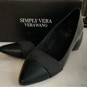 Vera Wang black flat shoes